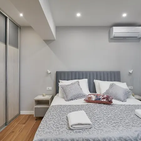 דירה Newly Renovated Apt. Near To Entrance To Old Town