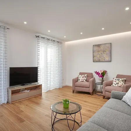 Newly Renovated Apt. Near To Entrance To Old Town * Dubrovnik