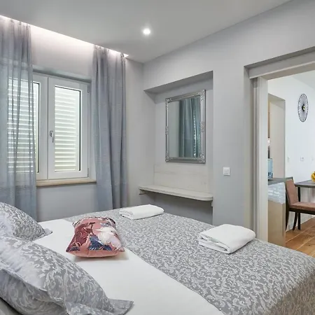 Newly Renovated Apt. Near To Entrance To Old Town Apartman