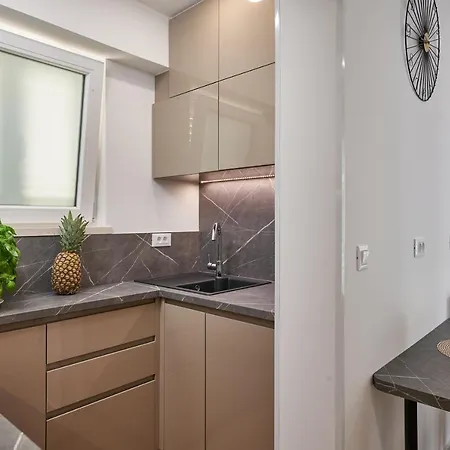 Newly Renovated Apt. Near To Entrance To Old Town