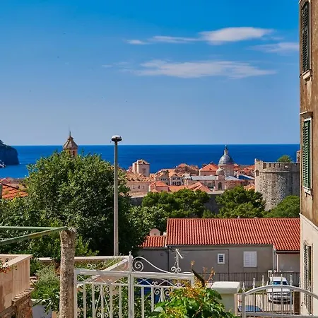 Newly Renovated Apt. Near To Entrance To Old Town *