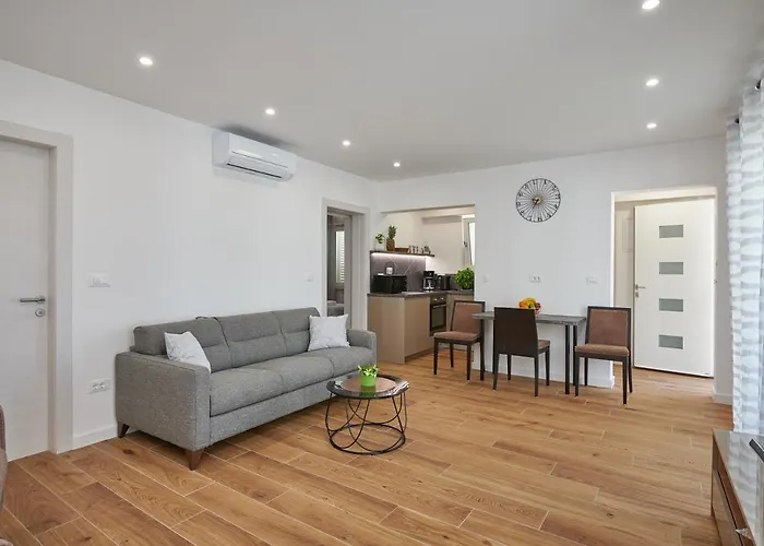 Newly Renovated Apt. Near To Entrance To Old Town Апартаменты Дубровник