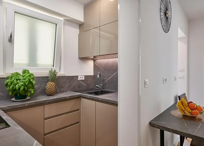 Newly Renovated Apt. Near To Entrance To Old Town