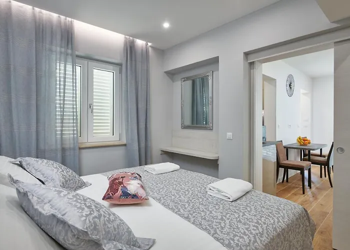 Newly Renovated Apt. Near To Entrance To Old Town Апартаменты
