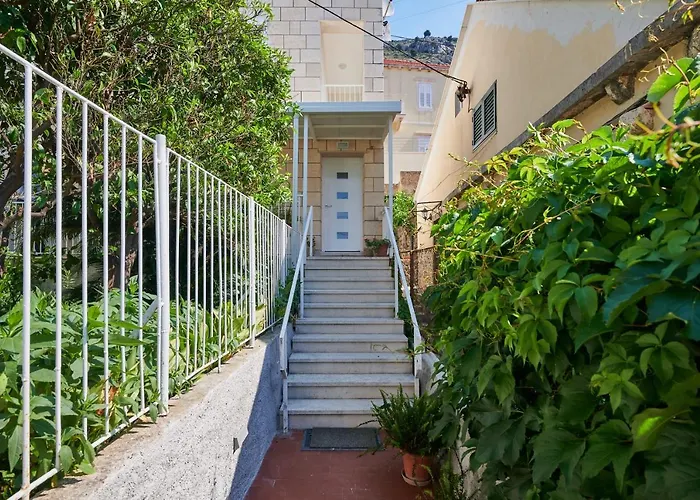 Newly Renovated Apt. Near To Entrance To Old Town Апартаменты