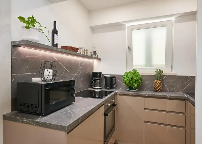 Newly Renovated Apt. Near To Entrance To Old Town Апартаменты *