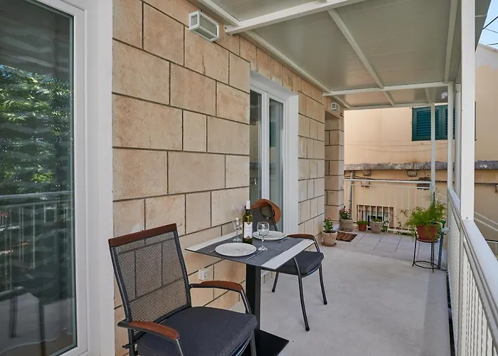 Newly Renovated Apt. Near To Entrance To Old Town Appartement
